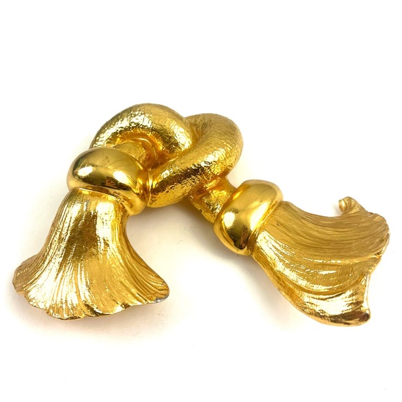 Vintage Other - Metal Knot Hanging Decor © 1988 Vintage Goldtone